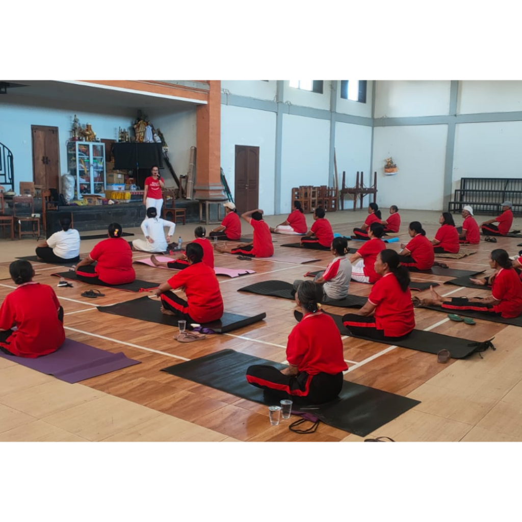 Kegiatan Yoga Lansia di Desa Mambal